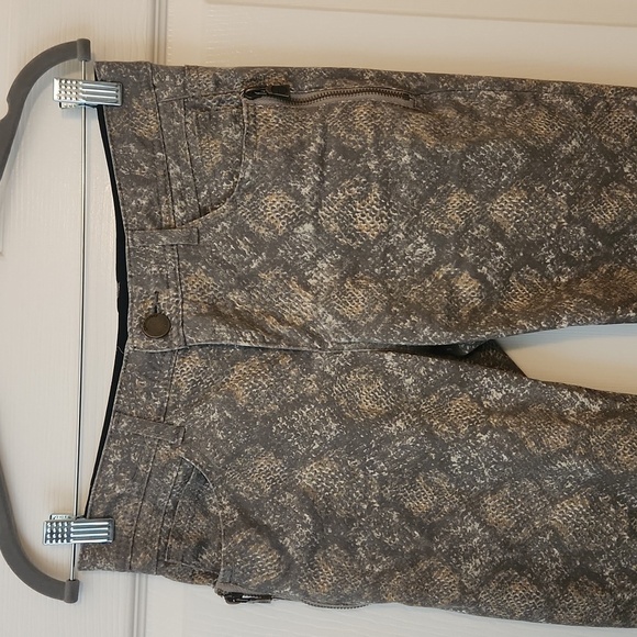 Democracy "Ab" solution Gray Snakeskin Cropped Pants Size 2 - Picture 3 of 12